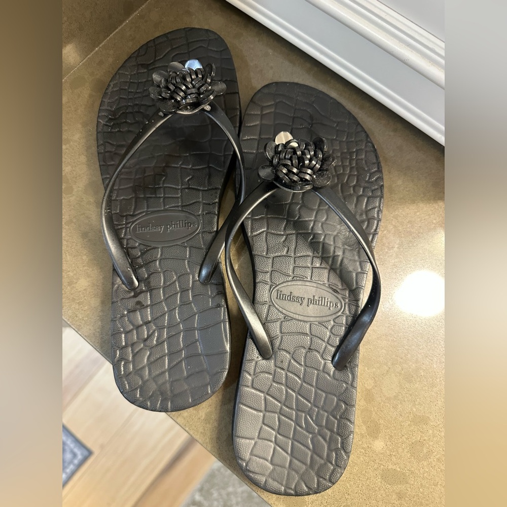 Lindsey Phillips Black Flip Flops - Picture 3 of 3